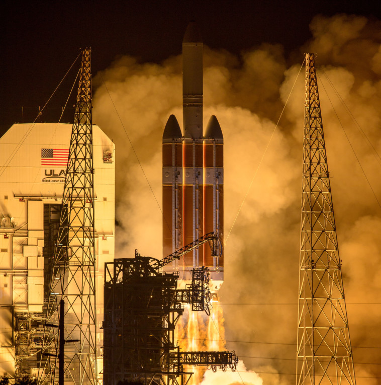 שיגור חללית של נאס''א לעבר השמש, ארכיון (צילום: AFP)