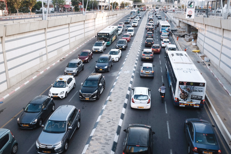 פקק באיילון בעקבות מחאת הנכים. צילום: תומר נויברג, פלאש 90 