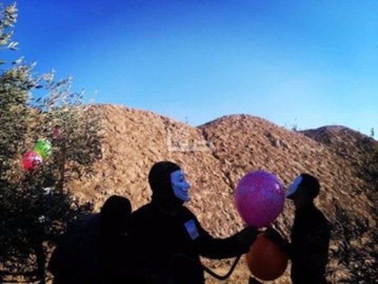 שיגור בלוני תבערה. &quot;עוקבים ומנטרים את הפעילויות ביער&quot;. צילום: רשתות ערביות