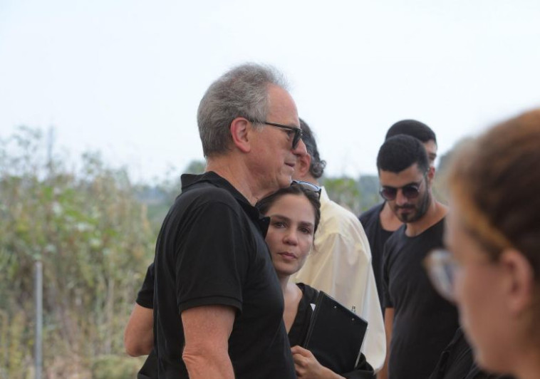 נשר בהלוויית בנו. צילום: אבשלום ששוני