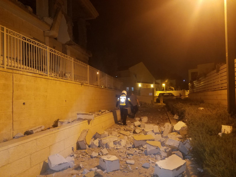 פגיעת רקטה בבאר שבע. צילום: מד&quot;א