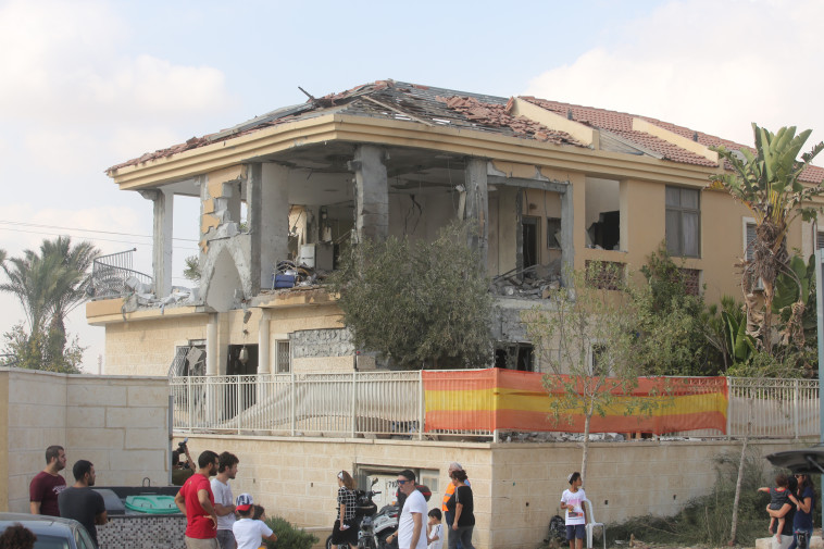 הבית שנפגע מרקטה בבאר שבע. צילום: מרק ישראל סלם