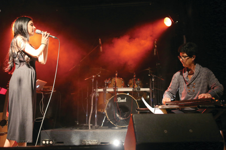 עם אהובה עוזרי ז&quot;ל. צילום: מל בריקמן