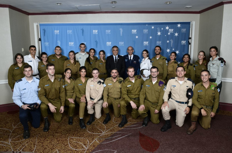 משלחת צה&quot;ל לערב ההצדעה השנתי. צילום: שחר עזרן