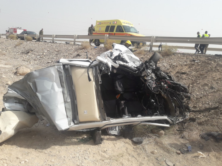 התאונה בה נהרגה המשפחה בכביש 90. צילום: רס&quot;ר אסף שבת, מפקד משמרת נגב מזרחי 