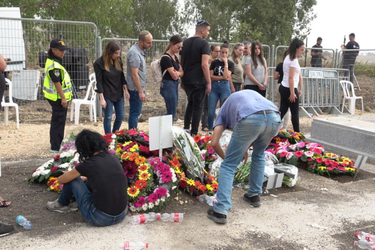 הקברים של משפחת אביטן. קרדיט: מאיר וקנין 