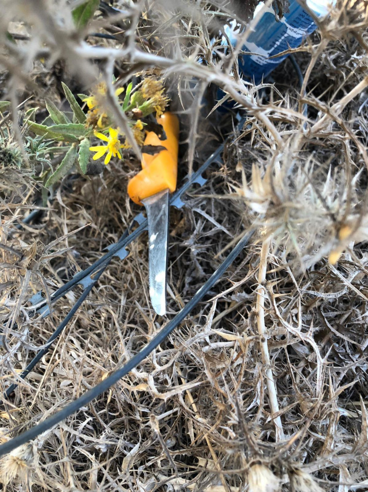 הסכין שנמצאה בהר אדר. צילום: דוברות המשטרה