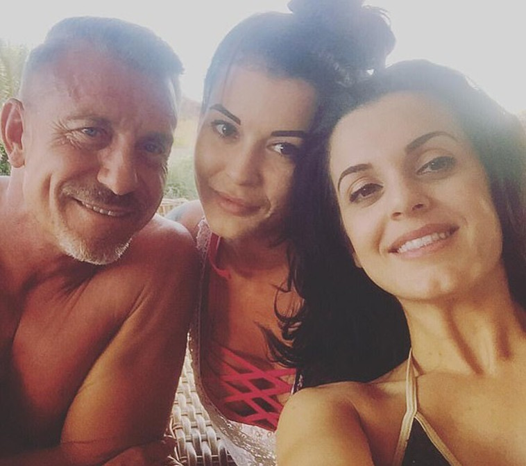 אמנדה, טיילור וקארן. צילום: פייסבוק