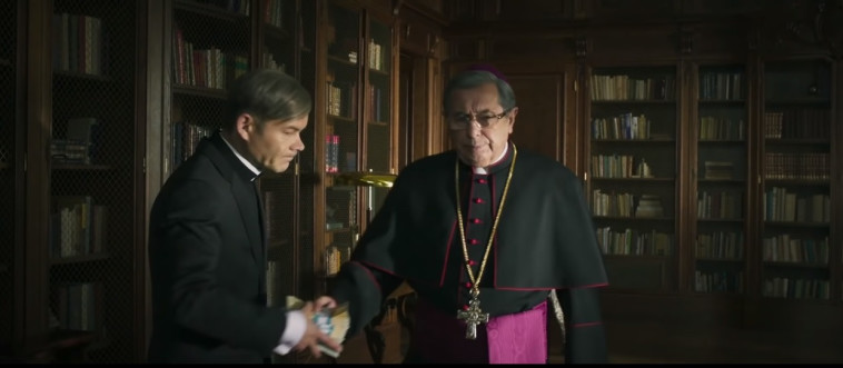 יש הדורשים לאסור את הקרנתו בבתי הקולנוע בפולין. הסרט &quot;הכמורה&quot;