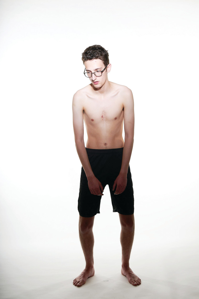 אדם גבאי - עלילות יגאל באוקינוס הגדול - צילום טליה מורד וגבריאל שניידר