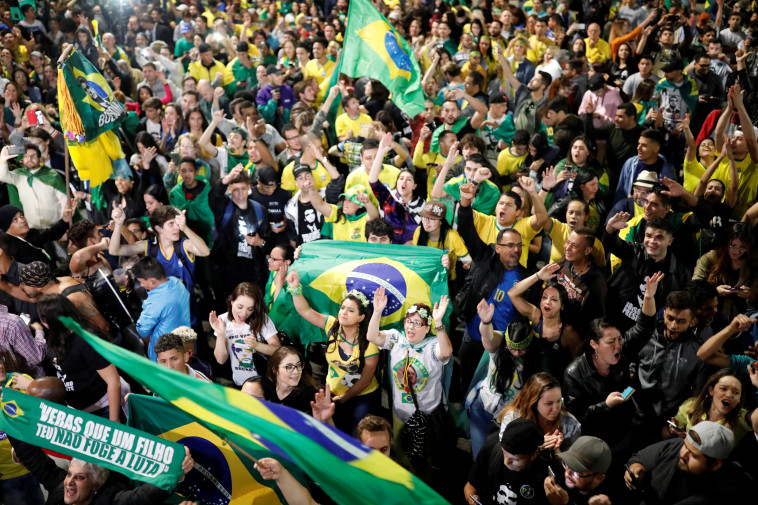 תומכי בולסונרו חוגגים את ניצחונו בסאו פאולו. צילום: רויטרס