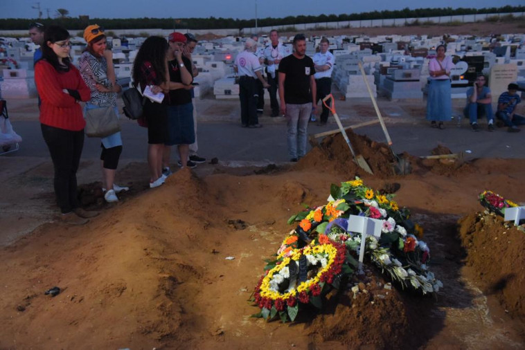 לווית משפחת עטר. צילום: אבשלום ששוני  