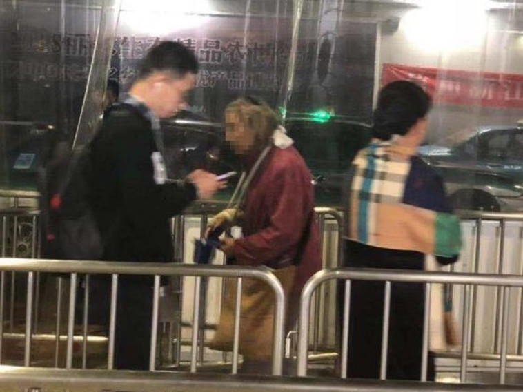 הקבצנית העשירה ביותר בפעולה. צילום מסך: יוטיוב