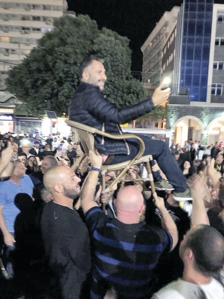 רון קובי חוגג ניצחון. צילום: בר שחרור