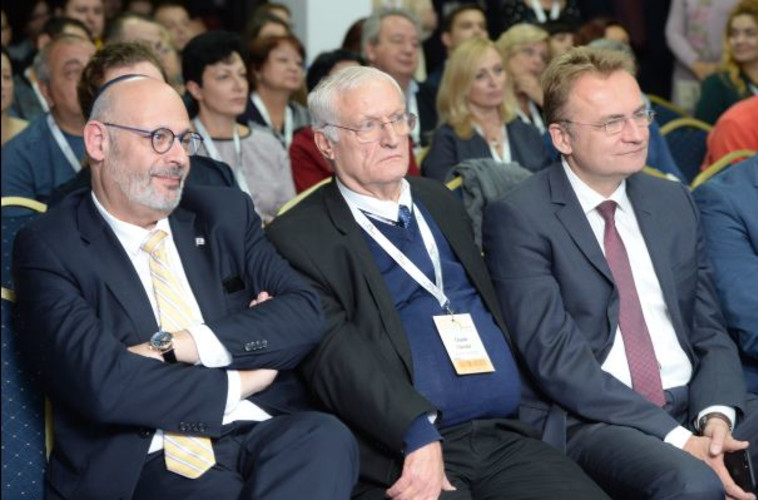 יואל ליון, חיים צ׳סלר ואנדרי סדובי באירוע באוקראינה. צילום: בוריס בוכמן