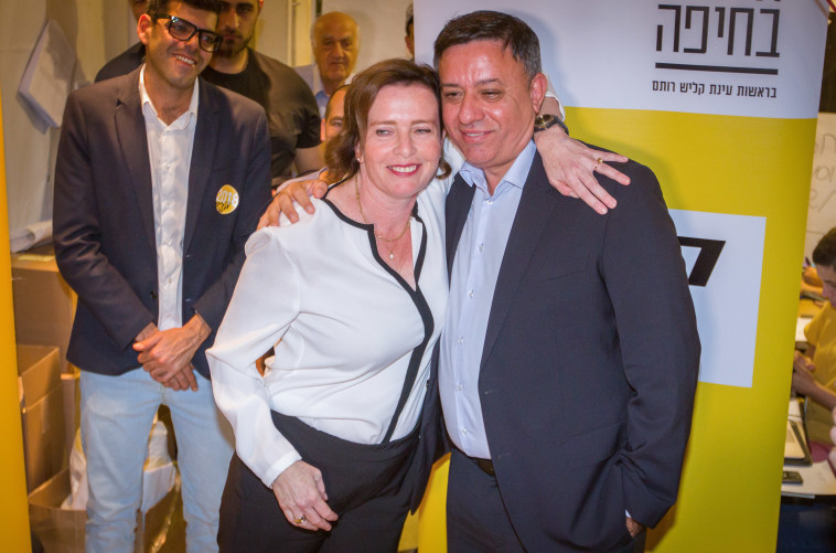 "כל התנהגותו מאוד מוזרה". גבאי עם קליש־רותם לאחר הניצחון. צילום: מאיר וקנין, פלאש 90