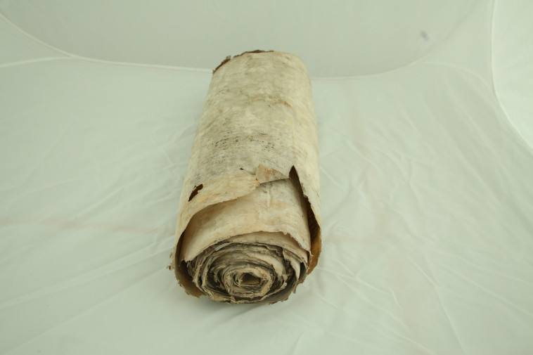 ספר התורה שנמצא בגטו. קרדיט: מכון שם עולם  