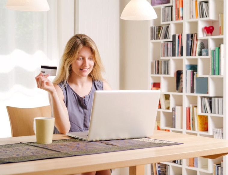 קניות ברשת. צילום: אינג אימג'