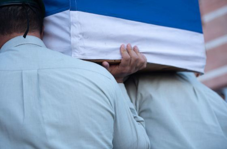 הלוויתו של סגן-אלוף מ׳, שנהרג בחילופי האש בעזה. צילום: דובר צה&quot;ל