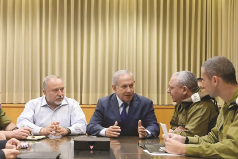 נתניהו, ליברמן ואיזנקוט. צילום: עמוס בן גרשום, לע&quot;מ  