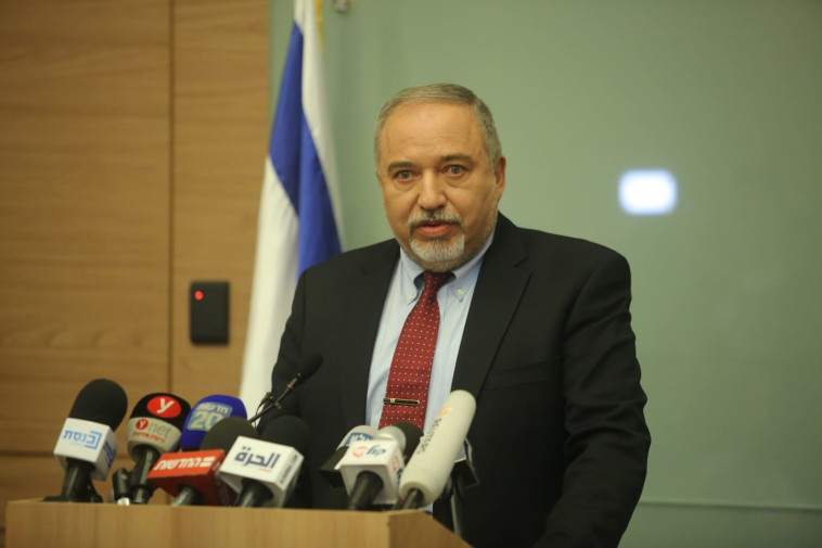 חשף את בלוף. ליברמן מתפטר. צילום: מרק ישראל סלם