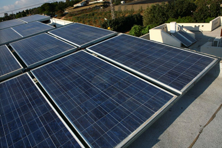 לוחות סולריים.