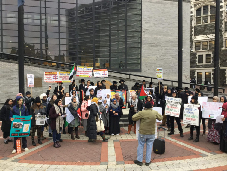 הפגנה נגד הנאום של דני דיין, צילום: הקונסוליה הכללית בניו יורק