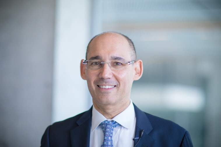 פרופסור אמיר ירון. טרכטנברג לא יכלה להמתין לו? 