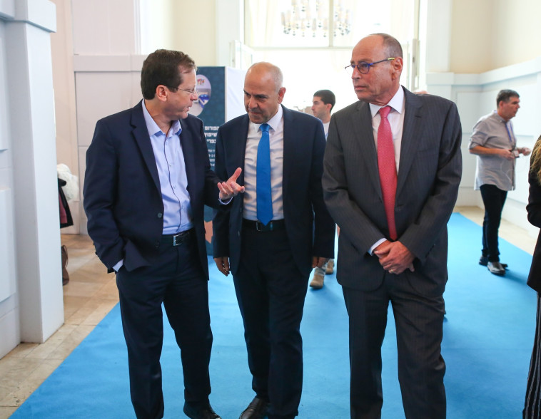 אבי נאור, שמואל אבואב ויצחק הרצוג