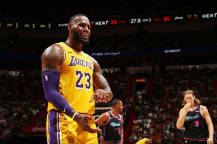 לברון ג'יימס מול מיאמי