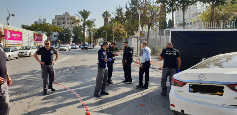 זירת החיסול בחולון. צילום: דוברות המשטרה