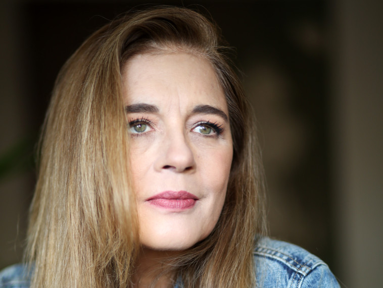 ענת עצמון. צלם : אריאל בשור 