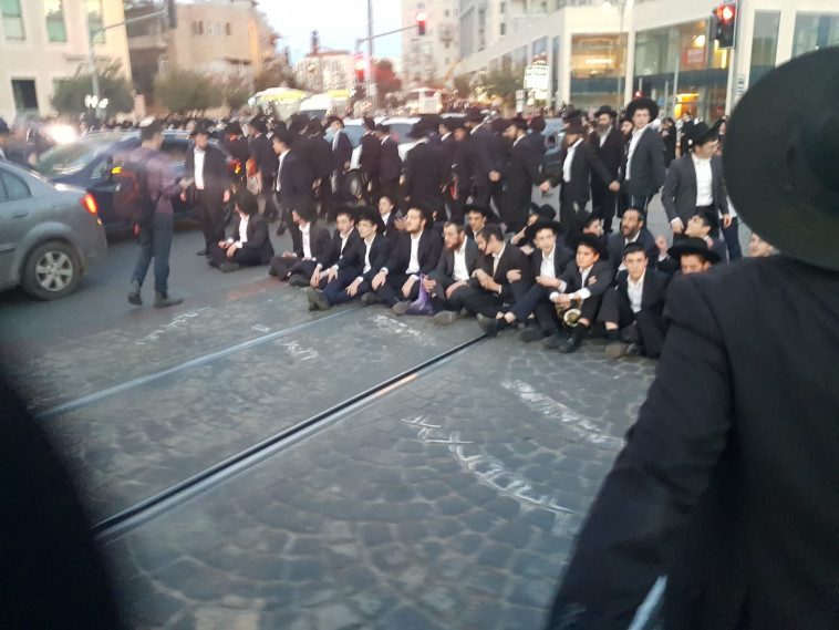 הפגנת חרדים בירושלים נגד מעצר עריק. צילום: אריאל שרפר 