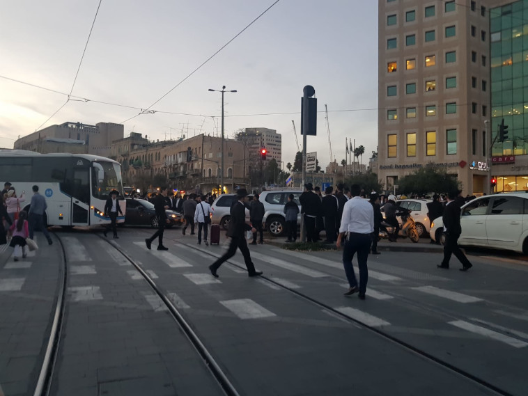 הפגנת חרדים לאחר מעצר עריק. צילום: אריאל שרפר 