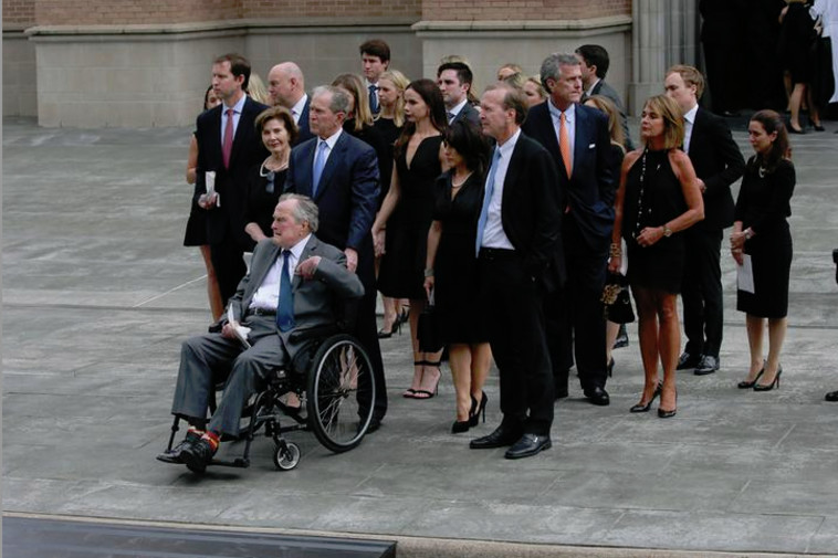 ג ורג בוש האב מת בגיל 94 מעריב