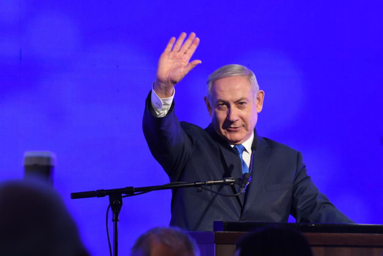 בנימין נתניהו נואם בכפר המכביה. צילום: אבשלום ששוני