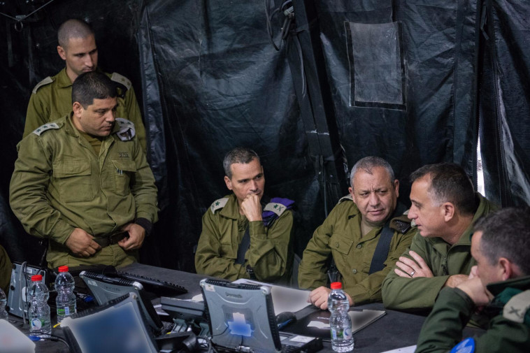 איזנקוט מקיים הערכת מצב בצפון. צילום: דובר צה&quot;ל