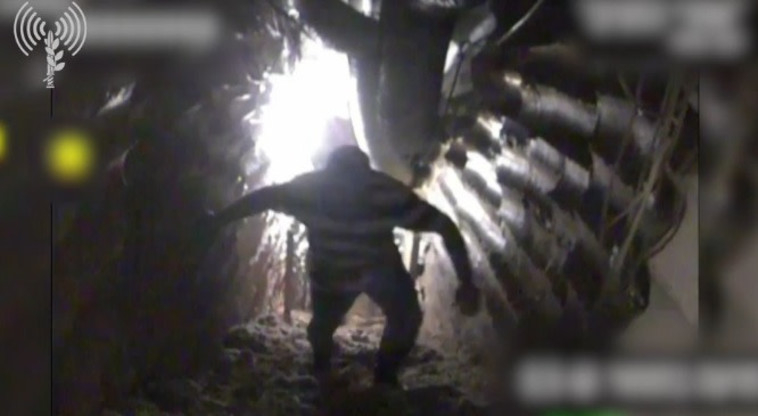 איש חיזבאללה במנהרה. צילום: דובר צה&quot;ל