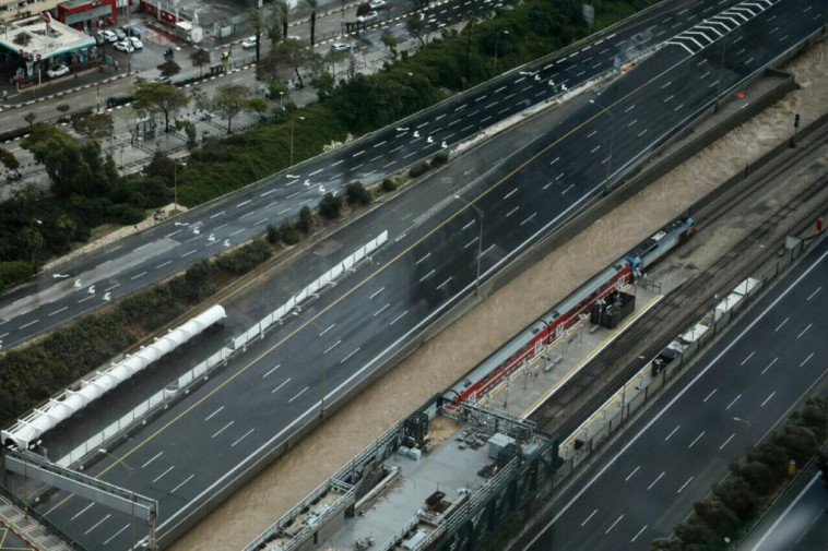 חסימה באיילון. צילום: אבשלום ששוני