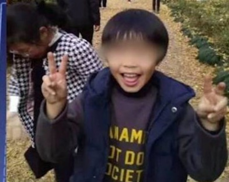 התמונות של הואנג שפורסמו בכלי התקשורת. צילום מסך