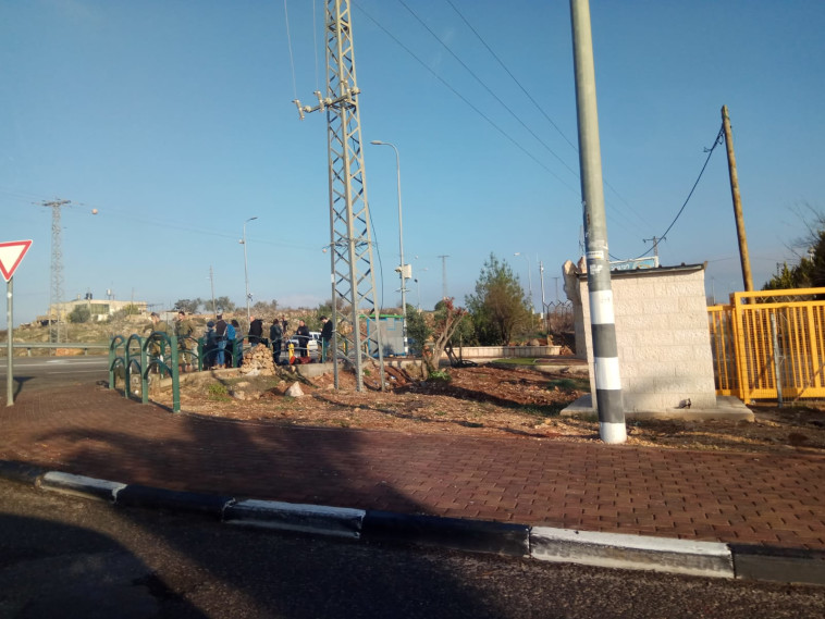 הטרמפיאדה בצומת עפרה לכיוון יישובי מערב בנימין שבה אירע הפיגוע. צילום: TPS