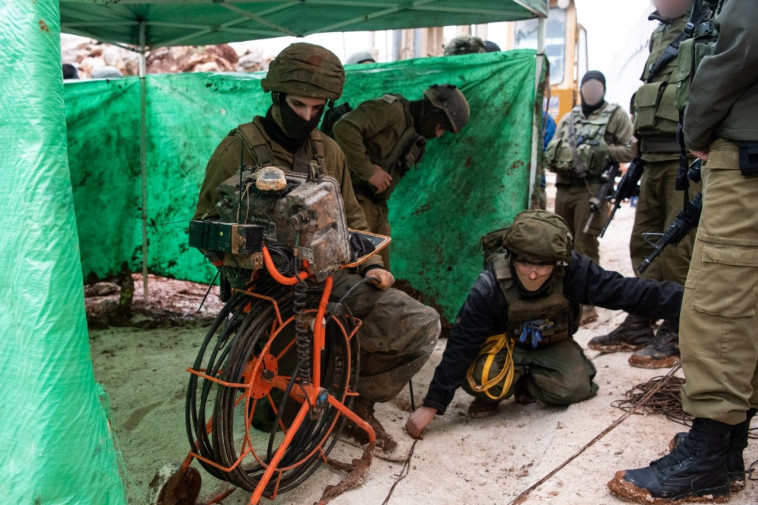 חיילי צה&quot;ל בפעילות לאיתור מנהרות. צילום: דובר צה&quot;ל