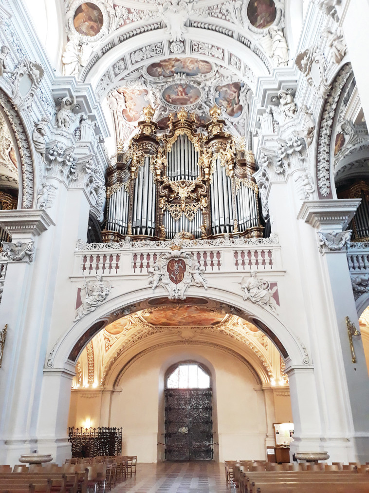 בחודשים מאי־אוקטובר נערכים שם קונצרטים מדי יום. כנסיית סן־סטפן בפסאו. צילום: מאיר בלייך