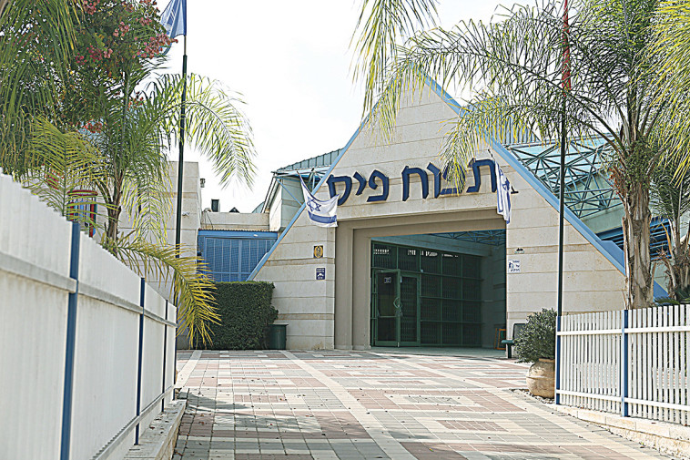 אופקים, מפעל הפיס. צלם : אריאל בשור