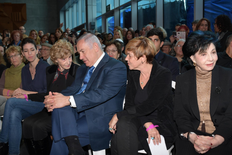 בנימין נתניהו חולק כבוד אחרון לנח קליגר. צילום: עמוס בן גרשום, לע&quot;מ