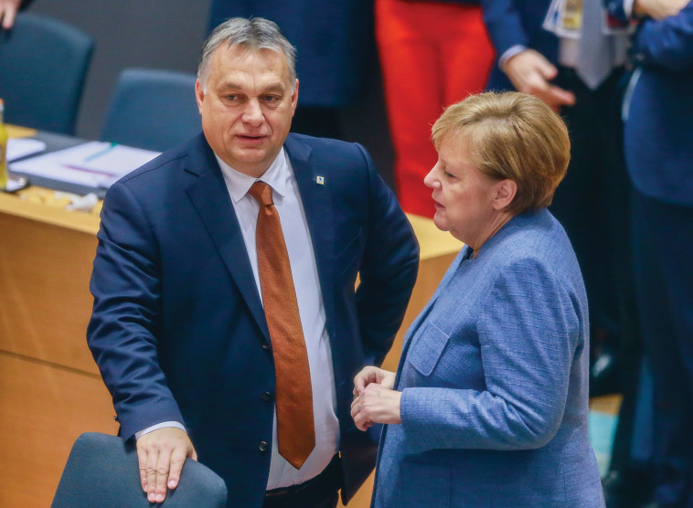 אורבן ומרקל. צילום: AFP