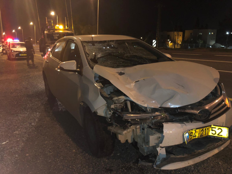 זירת התאונה בכניסה למפלסים. קרדיט: דוברות המשטרה