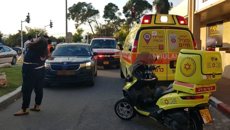 זירת התאונה בקריית אתא. &quot;הפגיעה הייתה קשה מאוד ונאלצנו לקבוע את מותו&quot;. צילום: דוברות מד&quot;א