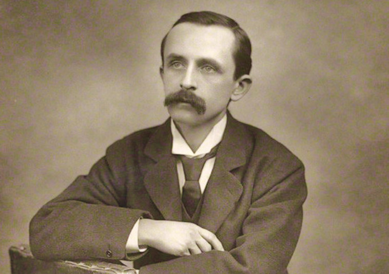 ג'יימס מתיו ברי. צלם : Herbert Rose Barraud 