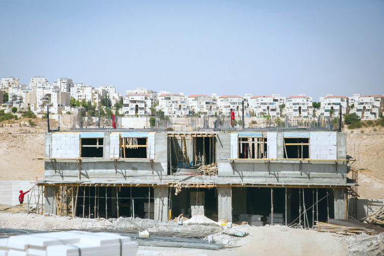 פרויקט בנייה במעלה אדומים